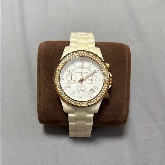 Elegant Gold and Cream Watch Zenith Gold Ultra Thin Dress Watch Fancy Bezel – Analog:Shift main image 4